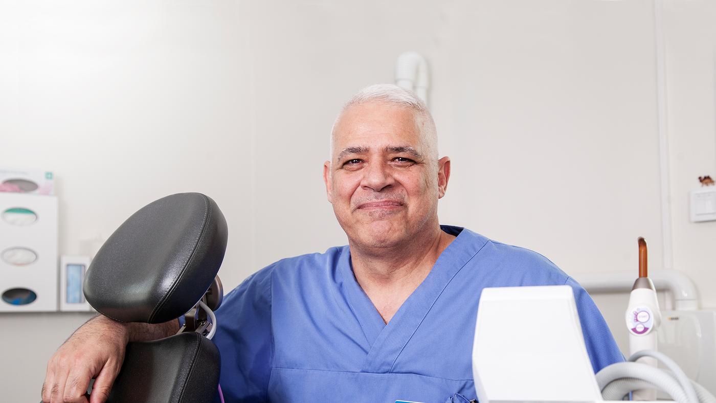 En spontan praktikplats blev ingången till jobb för tandläkaren Hussein i Avesta